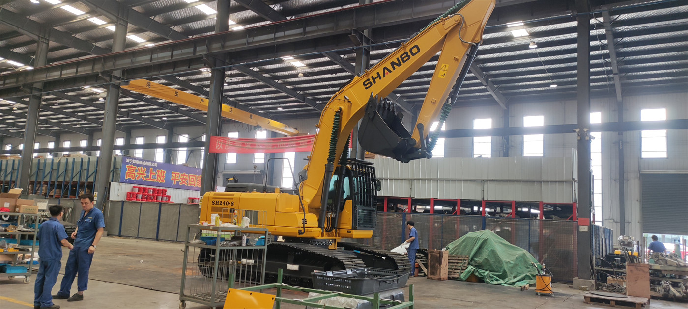 Excavadora de 20 toneladas para desarrollo de terrenos y limpieza de áreas de construcción