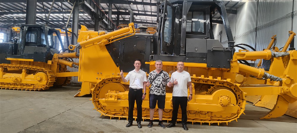 Clientes rusos adquieren el bulldózer de oruga SD32, análisis completo de modelos para exportación p