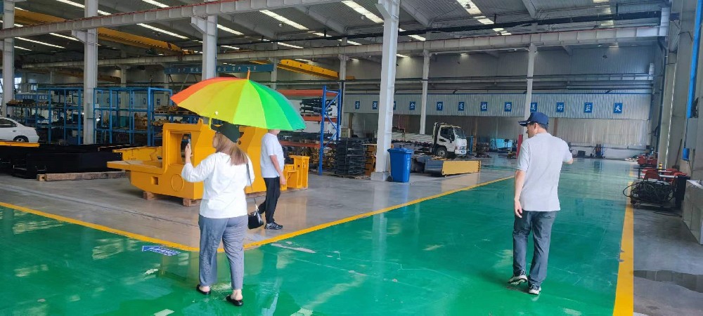 Hermanos uzbekos visitan fábrica de excavadoras de ruedas y realizan compras en masa: Análisis compl
